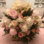 Meredith McClure Floral Design - @meredithmcclurefloraldesign - Instagram