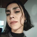 Comiendo. - @floraquinteros - Instagram