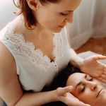 Flora Schmitt 🦸‍♀️ Massages, Réflexo, Sophro à domicile - @floraschmitt_happyflow - Instagram