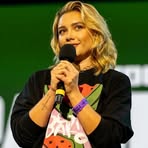 Florence Pugh - Facebook