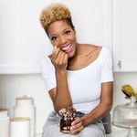 Fran: Corporate Gifting Strategist 💼 | Speaker 🎤| Author 📚 - @franmurray.co - Instagram