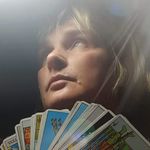 Frances Weir - @tarotwithfrances - Instagram