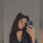 Gabrielle Evans - @wine.r.27 - Instagram
