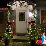 Gavin Snyder - @outdoorholidaydecorating - Instagram