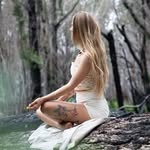 Taylor Hoye | Crystal shop + Energy Healing - @elementalcrystalvibez - Instagram