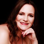 Gillian Bee - @gillybee75 - Instagram