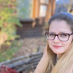 GloriaStrudwick - @gloriastrudwick7059 - Instagram