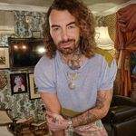 Kelvin Glyn Lloyd-Roberts - @kelvin_stylist - Instagram
