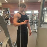 Gustavo Toro - @yoalzopesas - Instagram