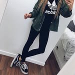 Hayley Barrow - @hayley._bee - Instagram