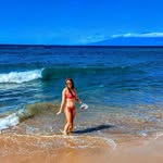 Halie Bates - @halienahokulani - Instagram