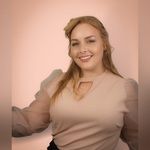 Halley Martin - @strwbrryblnd93 - Instagram
