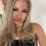 halliee 🦋 - @hallieroachx - Instagram