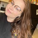 Hannah Groom - @grooming_the_shelves - Instagram