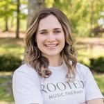 Hannah Oakes | Parkinson’s Music Therapist | AL - @rewirewithrooted - Instagram