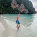 @harrymeredith10 - Instagram