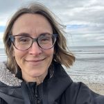 Helen Grice - @helenyogawellbeing - Instagram