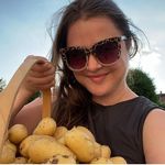 Helen - journalist and allotmenteer - @helengrowsstuff - Instagram