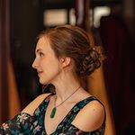 Héloïse Carlean-Jones - @heloiseharpist - Instagram