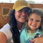 Hillary Simmons - @hilltopoftheworld - Instagram