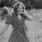 Hillary Simmons - @hillaryisfullybooked - Instagram
