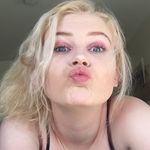 Holli Phillips - @crazyhollisayshey - Instagram