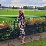 Holly Bate - @h011y.b73 - Instagram