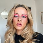 Holly Beveridge - @hollybevmakeup - Instagram