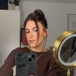 @_.hollybridge - Instagram