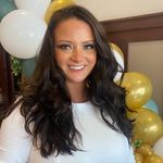 Holly Averill - @hollydees28 - Instagram