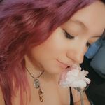 Holly Gillette - @hollygillette97 - Instagram