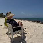 Holly Gillette - @hnd.travels - Instagram