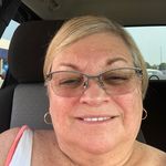 Holly Hahn - @hollyhahn1210 - Instagram