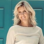 Holly Hatch - @hollyhatchsells - Instagram
