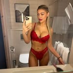 Holly Hedlund - @dollyhollyof - Instagram