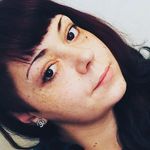 Holly Rosé Marks - @hollyrosemarks - Instagram