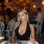 H - @hollymitchh - Instagram