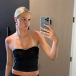 Holly Munro - @hollymunr0 - Instagram