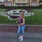 Holly Pennington - @disneylandpenniart - Instagram