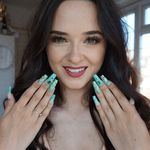 Nails Crawley West Sussex - @hollysamanthaa_beauty - Instagram