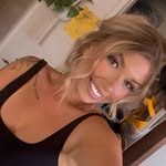 Holly Samples - @hollyy.samples - Instagram