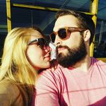 Holly Samuelson - @hollysamuelson - Instagram