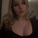 @hollysims._ - Instagram