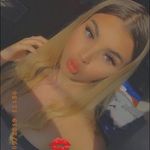 @holl.ywalls - Instagram