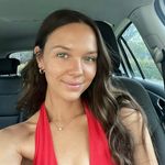 @hopehackett - Instagram