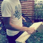 Howard qui adore le bois. - @howard_handmade - Instagram