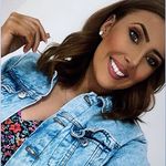 Danielle Lyons - @daniellelyonshughes - Instagram