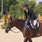 julia | equestrian content creator - @hunterjumperjules - Instagram