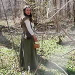 Sarah | Medizinfrau | Kräuterhexe |Hüterin der Erde - @holunderhain_ - Instagram