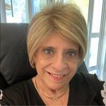 Eileen Holt - @eileen.holt.980 - Instagram